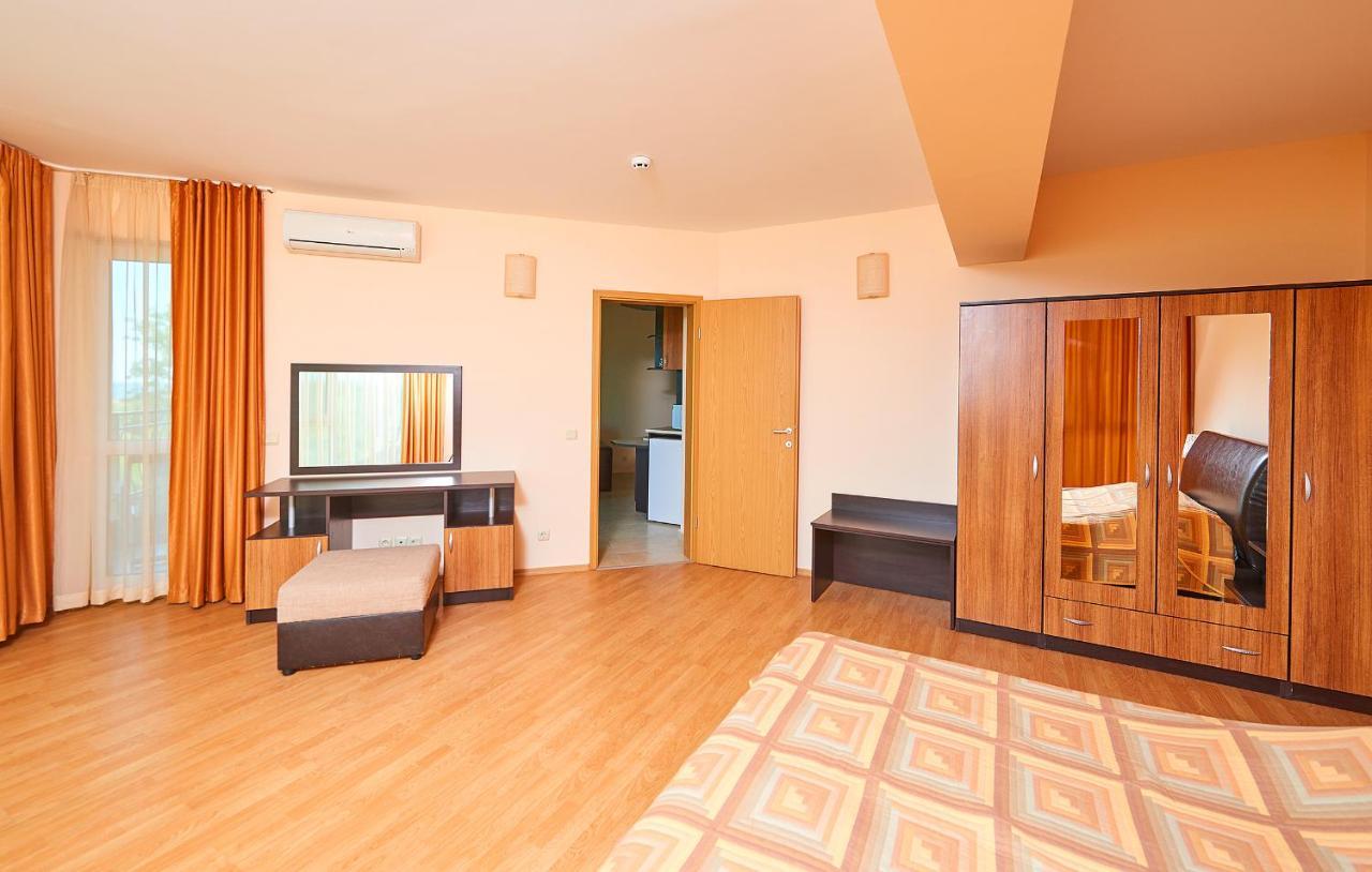 Guest House California Pomorie Buitenkant foto